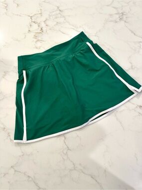 Old Navy Powersoft Skort, green with white piping, EUC